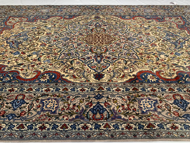 Fine Hand Knotted Persian silk & wool Isfahan serafian 5'9'' X 9'1''