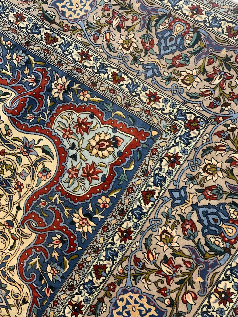 Fine Hand Knotted Persian silk & wool Isfahan serafian 5'9'' X 9'1''