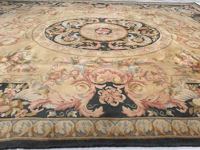 Fine Hand Knotted Savonnerie rug 8' X 10'