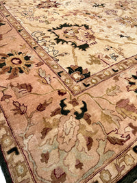 Fine Hand Knotted Agra rug 12' X 17''