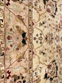 Fine Hand Knotted Agra rug 12' X 17''