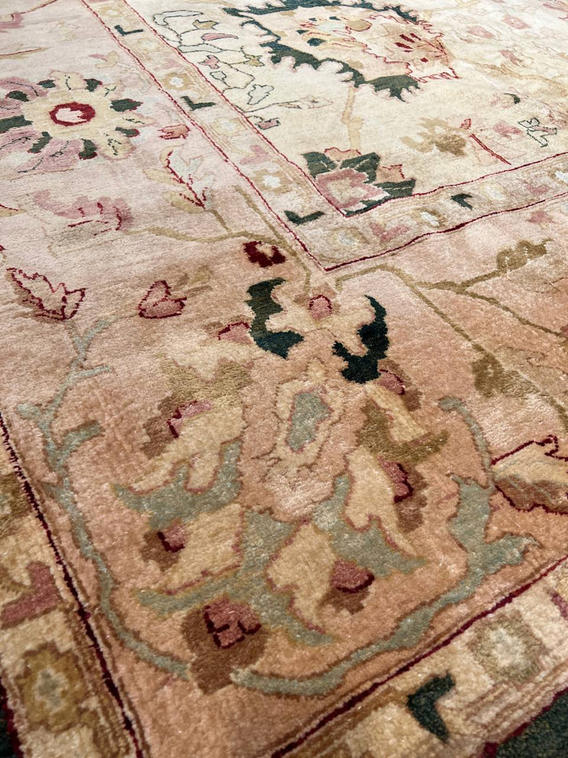 Fine Hand Knotted Agra rug 12' X 17''