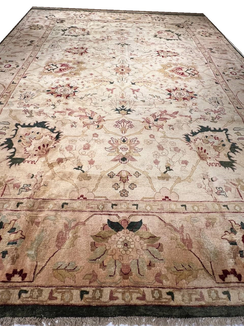 Fine Hand Knotted Agra rug 12' X 17''