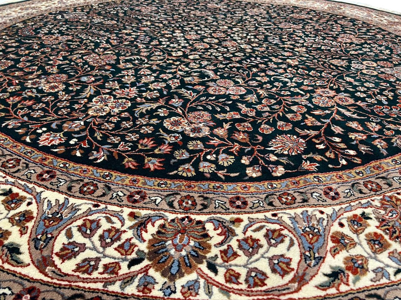 Fine Hand Knotted round Agra 8'2'' X 8'2''