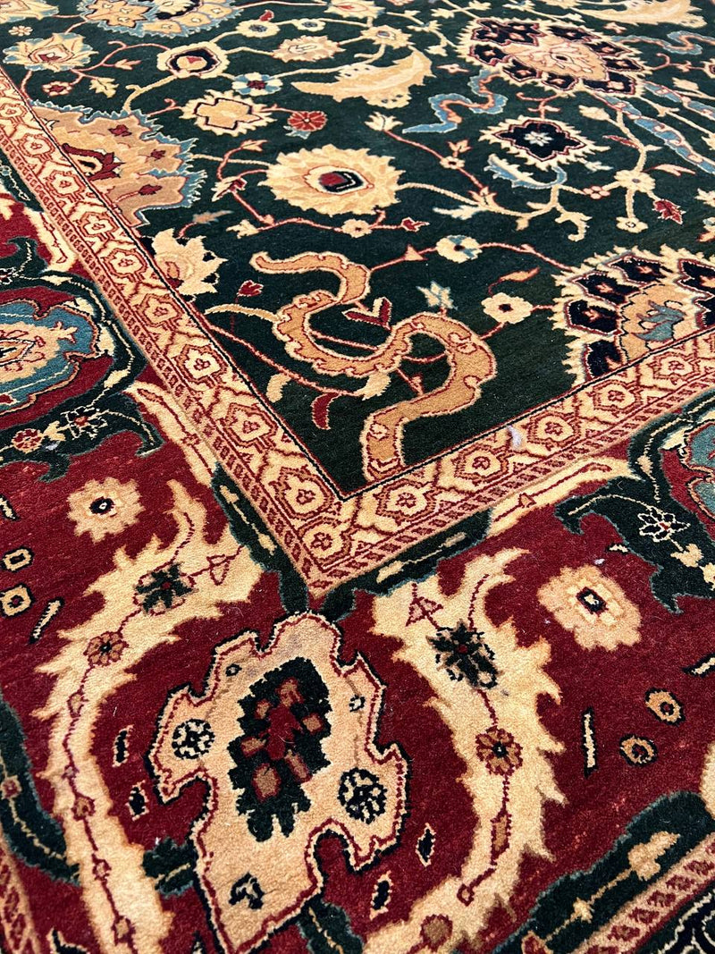 Fine Hand Knotted Agra rug 8' X 10'9''