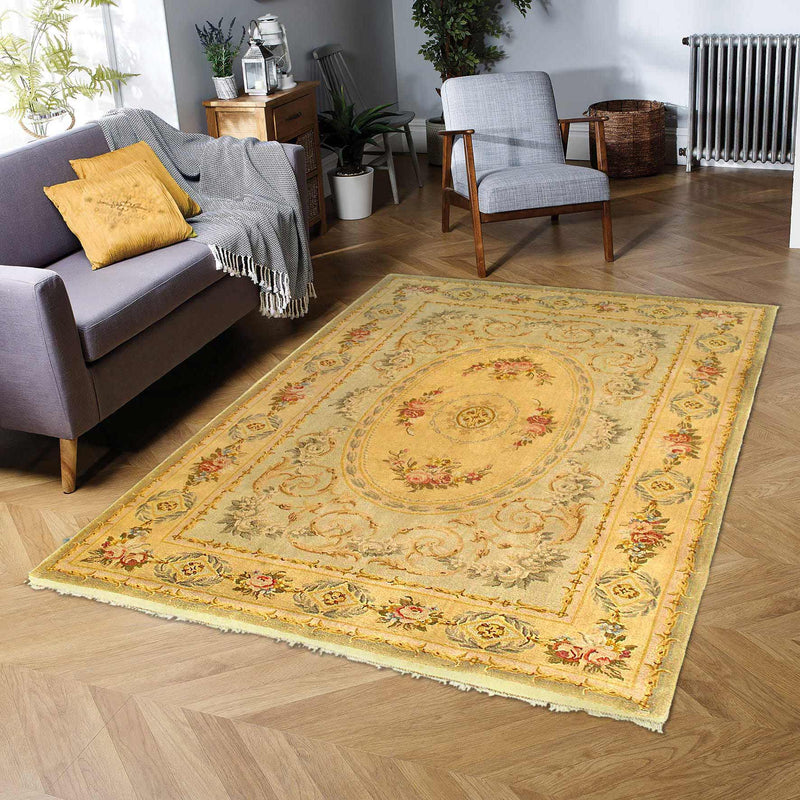 Fine Hand Knotted Savonnerie rug 5'11'' X 8'11''