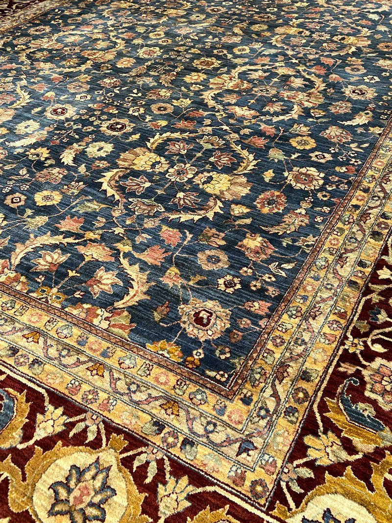 Fine Hand Knotted Agra rug 12' X 18'2''