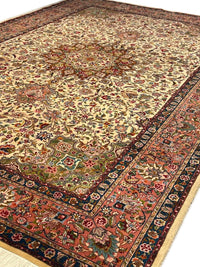 Fine Hand Knotted Vintage Persian Tabriz Design S/W rug 6'6'' X 9'11''