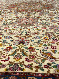 Fine Hand Knotted Vintage Persian Tabriz Design S/W rug 6'6'' X 9'11''