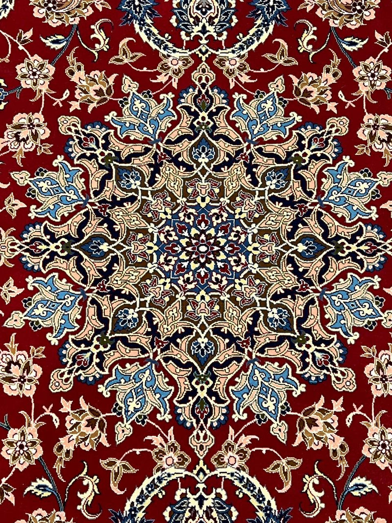 Fine Hand Knotted Persian silk & wool Isfahan 5'2'' X 7'7''