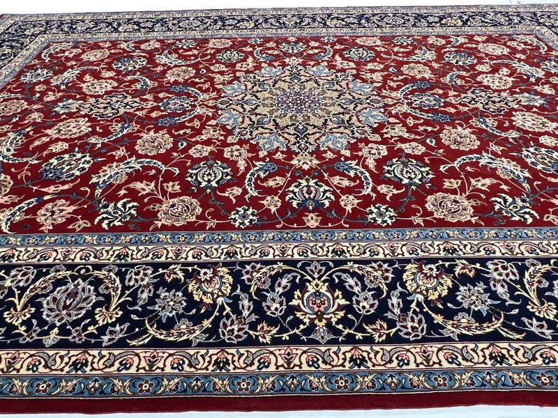 Fine Hand Knotted Persian silk & wool Isfahan 5'2'' X 7'7''