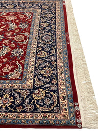 Fine Hand Knotted Persian silk & wool Isfahan 5'2'' X 7'7''