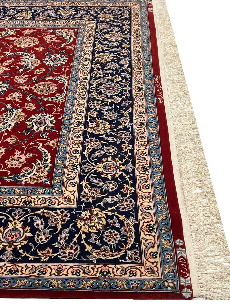 Fine Hand Knotted Persian silk & wool Isfahan 5'2'' X 7'7''