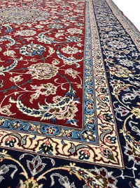 Fine Hand Knotted Persian silk & wool Isfahan 5'2'' X 7'7''