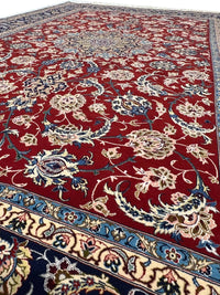 Fine Hand Knotted Persian silk & wool Isfahan 5'2'' X 7'7''