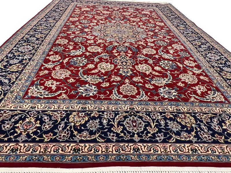 Fine Hand Knotted Persian silk & wool Isfahan 5'2'' X 7'7''