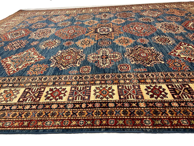 Fine Hand Knotted Kazak rug 8' X 10'2''