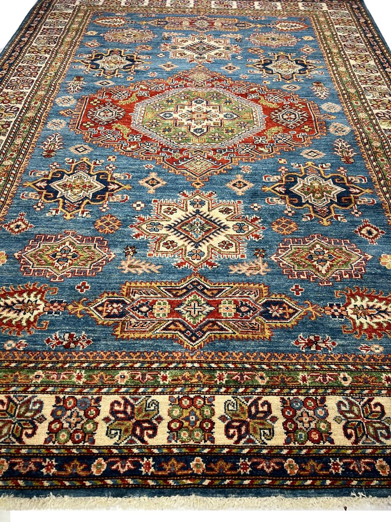 Fine Hand Knotted Kazak rug 5'9'' X 8'