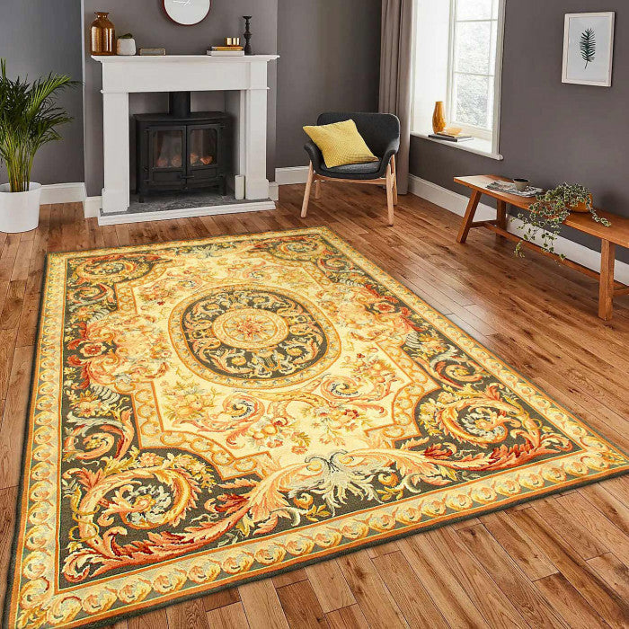 Fine Hand Knotted Savonnerie rug 8'1'' X 10'1''